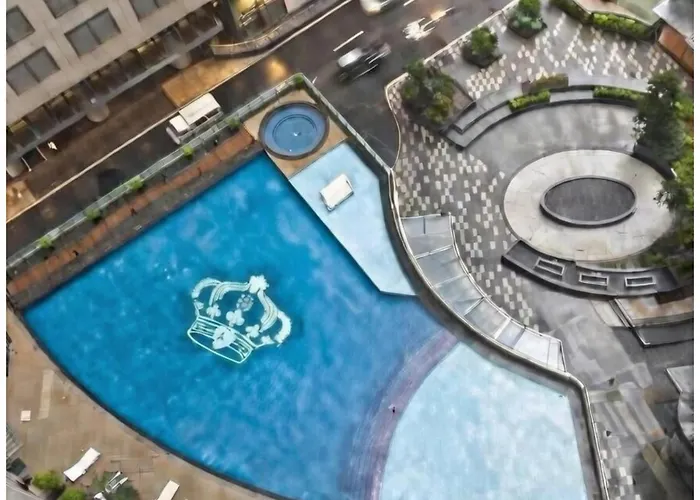 Stayluxia - Knightsbridge - One Bedroom Luxury With Pool, Gym, Netflix, Free Amenities - Housekeeping Available 3*