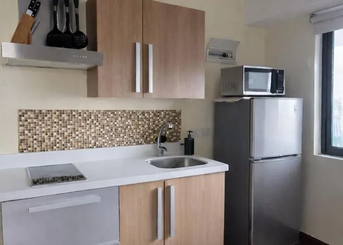 Stayluxia - Knightsbridge - One Bedroom Luxury With Pool, Gym, Netflix, Free Amenities - Housekeeping Available 3* Manila