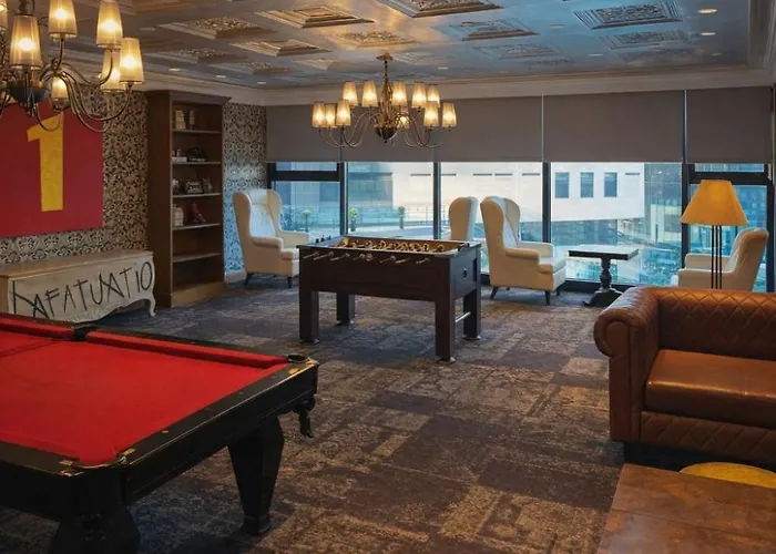 Stayluxia - Knightsbridge - One Bedroom Luxury With Pool, Gym, Netflix, Free Amenities - Housekeeping Available 3*
