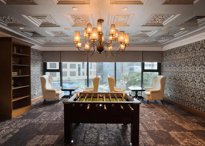 Aparthotel Stayluxia - Knightsbridge - One Bedroom Luxury With Pool, Gym, Netflix, Free Amenities - Housekeeping Available