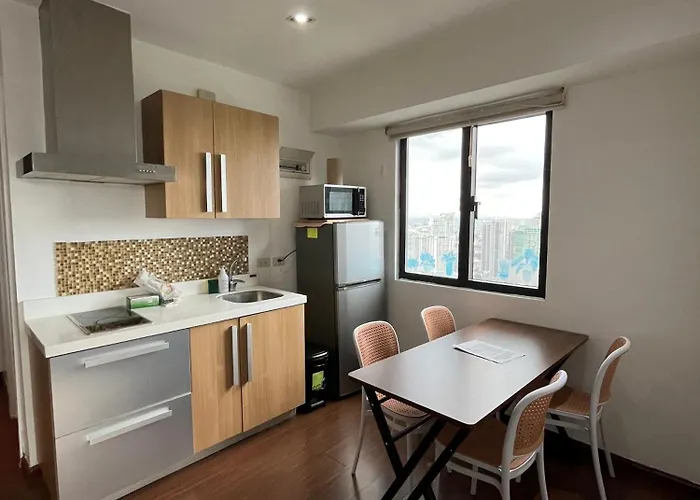 Stayluxia - Knightsbridge - One Bedroom Luxury With Pool, Gym, Netflix, Free Amenities - Housekeeping Available