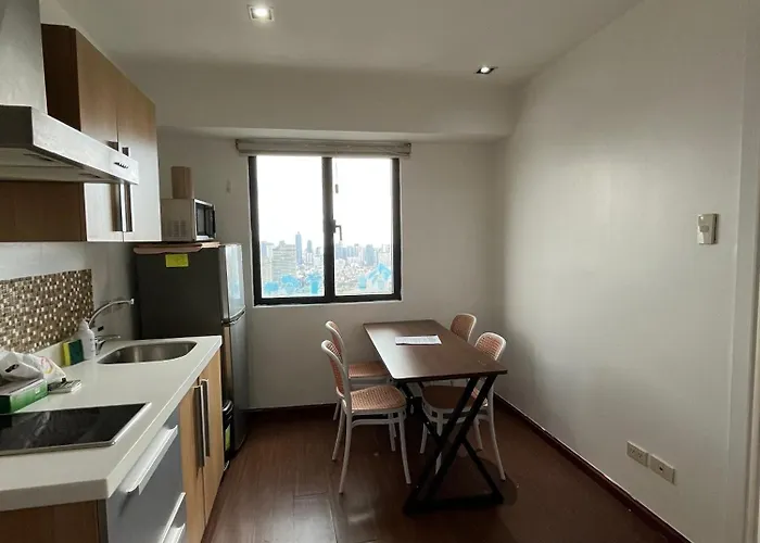Stayluxia - Knightsbridge - One Bedroom Luxury With Pool, Gym, Netflix, Free Amenities - Housekeeping Available
