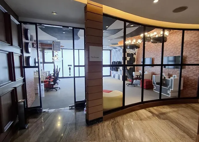 Stayluxia - Knightsbridge - One Bedroom Luxury With Pool, Gym, Netflix, Free Amenities - Housekeeping Available Manila