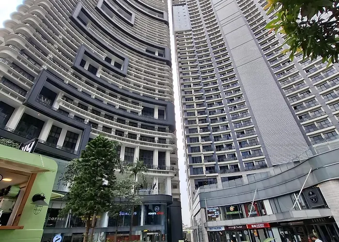 Stayluxia - Knightsbridge - One Bedroom Luxury With Pool, Gym, Netflix, Free Amenities - Housekeeping Available 3*