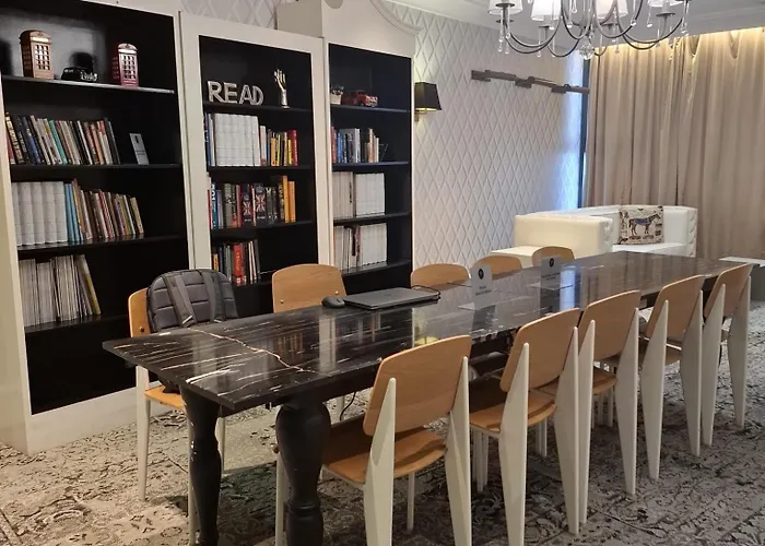Stayluxia - Knightsbridge - One Bedroom Luxury With Pool, Gym, Netflix, Free Amenities - Housekeeping Available 3*
